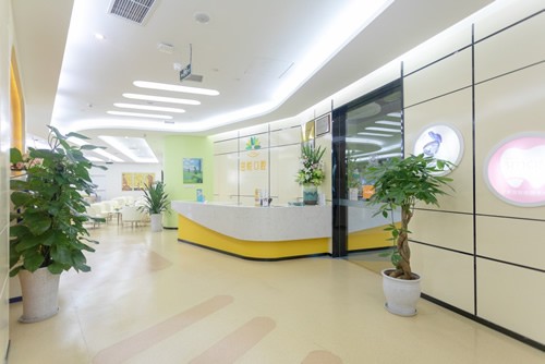 成都茁悦口腔门诊部成都茁悦口腔大厅环境图