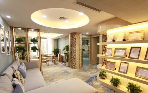 福州种牙需要多少钱(2023福州亚华口腔门诊部瑞典诺贝尔PMC种植牙参考价为10000元)